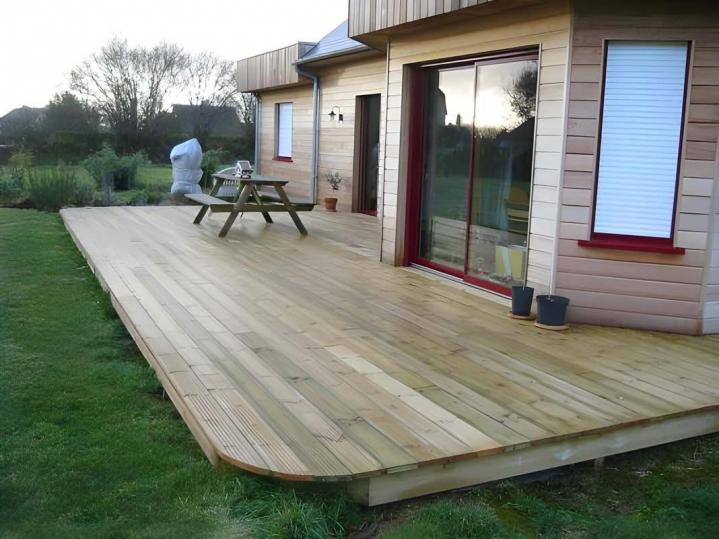 Terrasse à lames de bois Manche